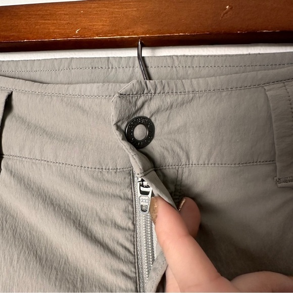 Arc’teryx Parapet Cargo Crop Hiking Capri Pants - size 10 - Picture 5 of 8
